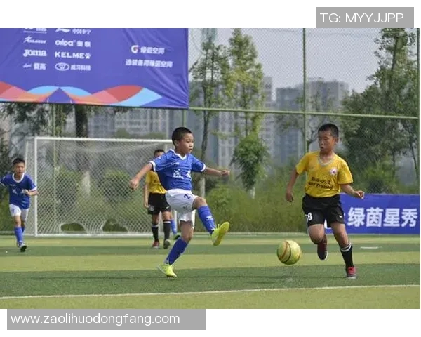 足球明星如何通过慈善活动和社会责任推动社会进步与青少年发展